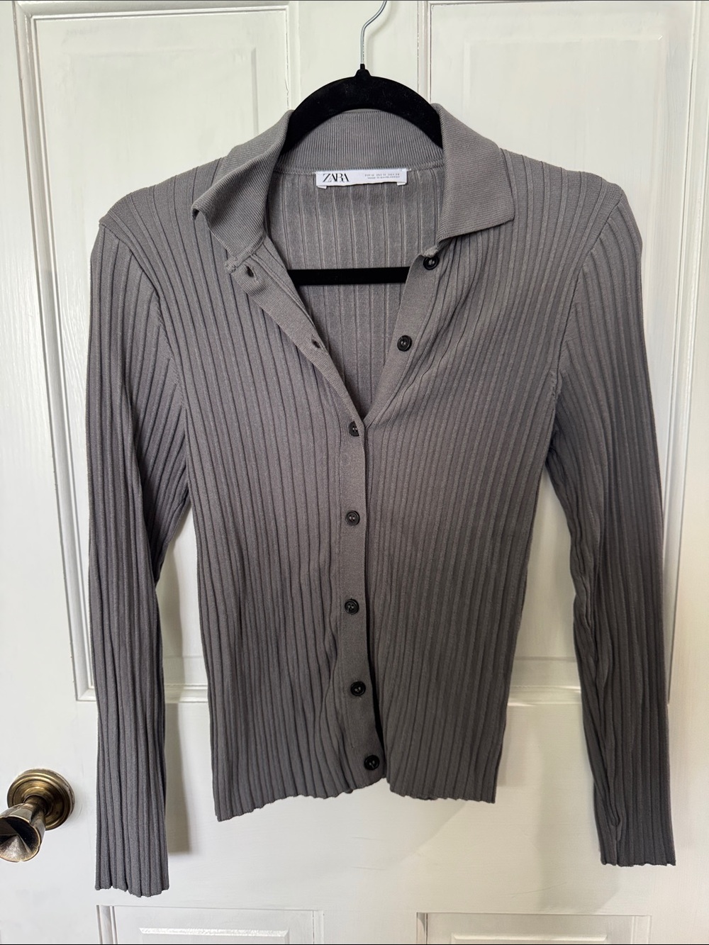 Zara Collared Ribbed Button-Up Cardigan Top in Gray Size M
